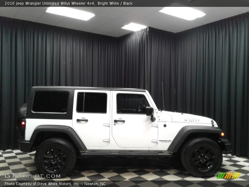 Bright White / Black 2016 Jeep Wrangler Unlimited Willys Wheeler 4x4