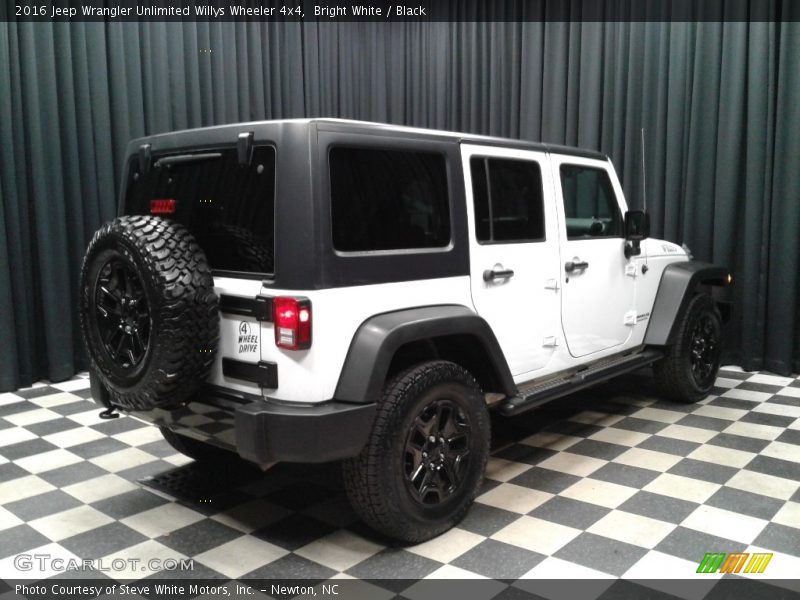 Bright White / Black 2016 Jeep Wrangler Unlimited Willys Wheeler 4x4
