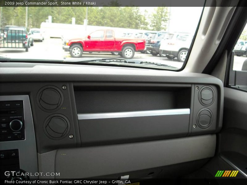 Stone White / Khaki 2009 Jeep Commander Sport