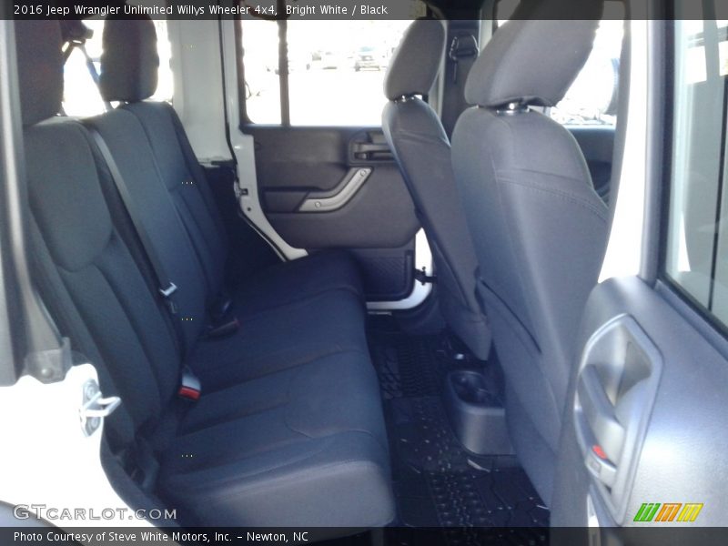 Bright White / Black 2016 Jeep Wrangler Unlimited Willys Wheeler 4x4