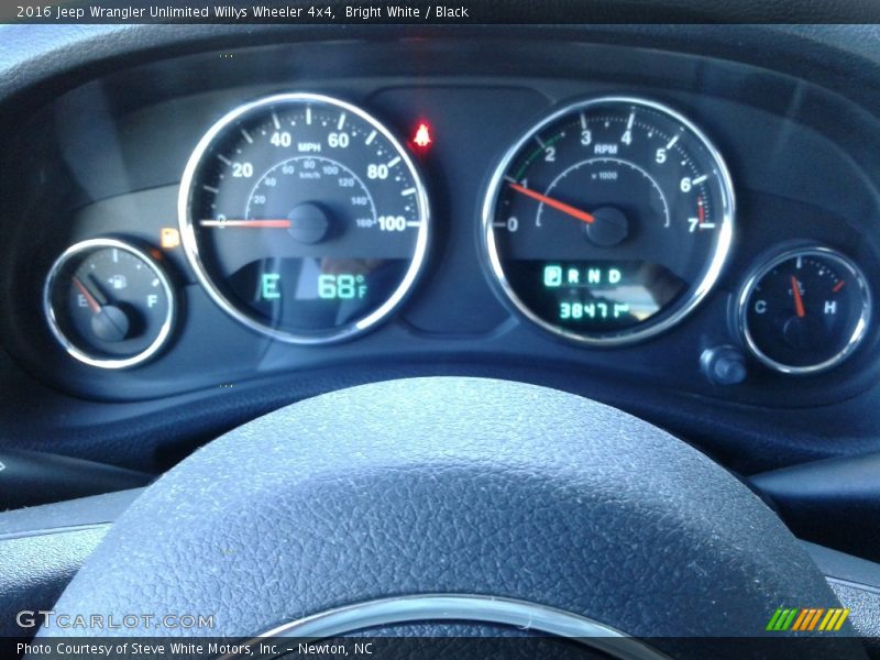 Bright White / Black 2016 Jeep Wrangler Unlimited Willys Wheeler 4x4