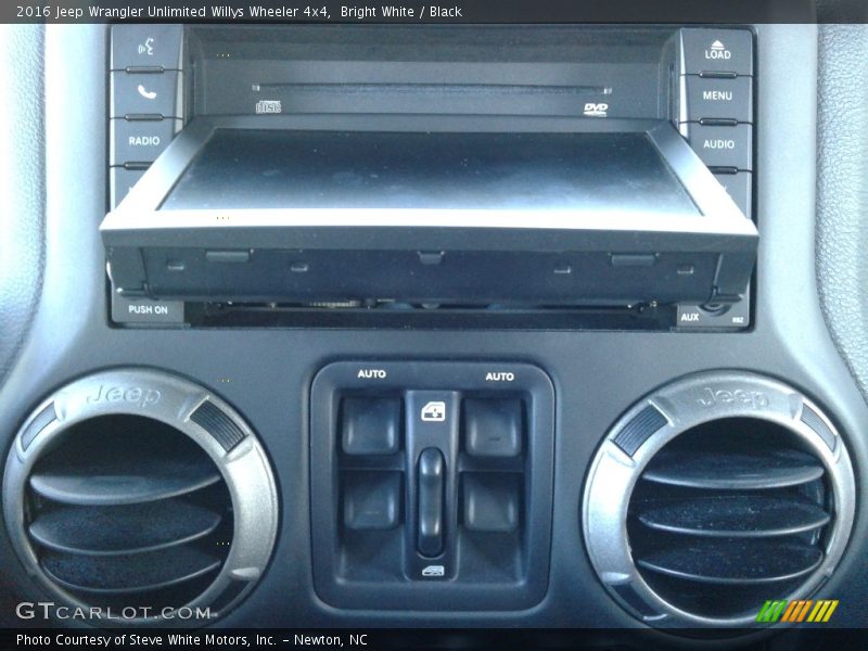 Bright White / Black 2016 Jeep Wrangler Unlimited Willys Wheeler 4x4