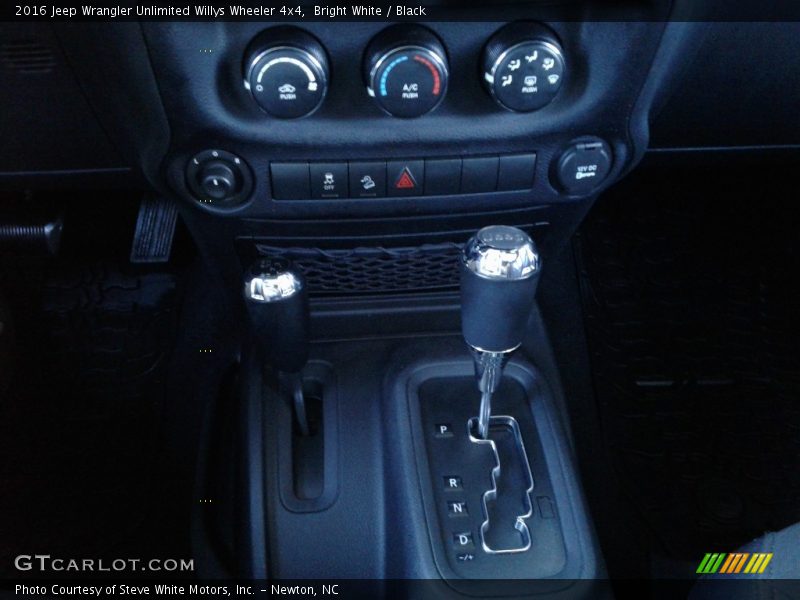 Bright White / Black 2016 Jeep Wrangler Unlimited Willys Wheeler 4x4