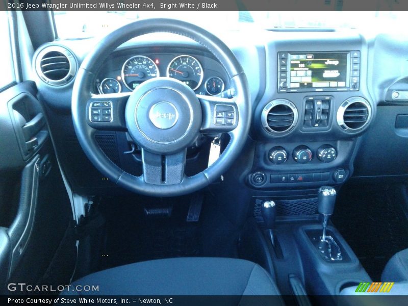 Bright White / Black 2016 Jeep Wrangler Unlimited Willys Wheeler 4x4