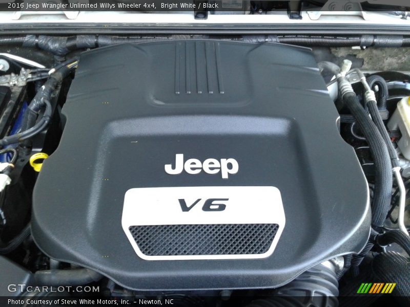 Bright White / Black 2016 Jeep Wrangler Unlimited Willys Wheeler 4x4