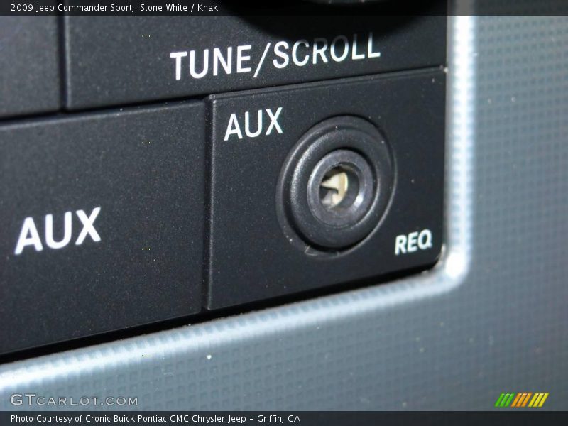 Stone White / Khaki 2009 Jeep Commander Sport