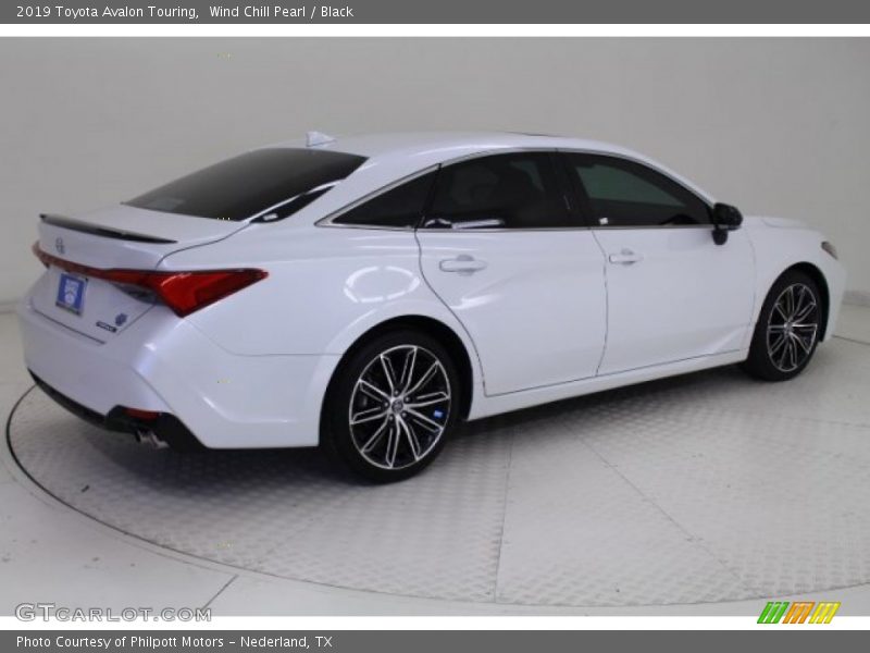 Wind Chill Pearl / Black 2019 Toyota Avalon Touring