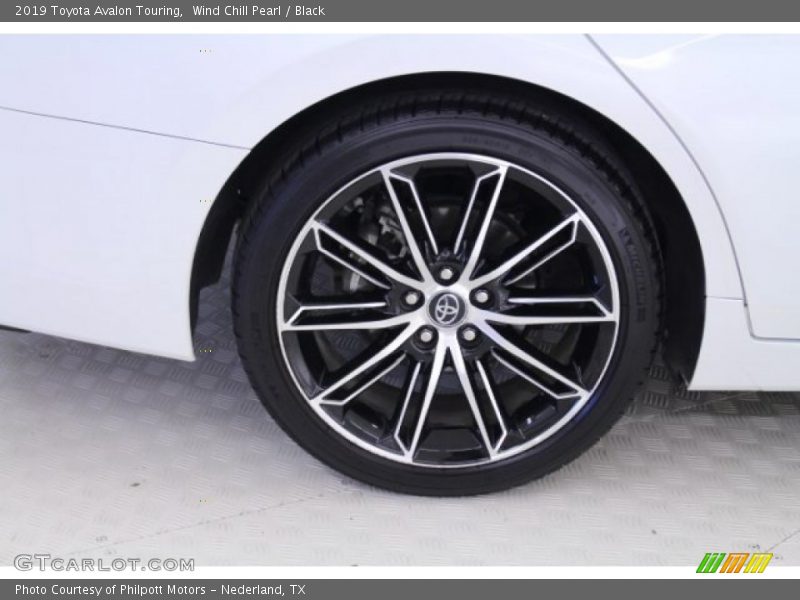 Wind Chill Pearl / Black 2019 Toyota Avalon Touring