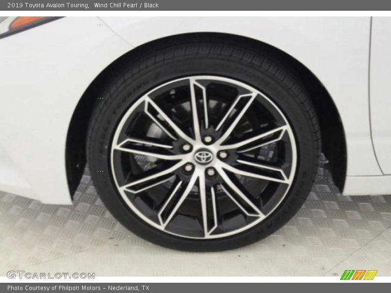 Wind Chill Pearl / Black 2019 Toyota Avalon Touring