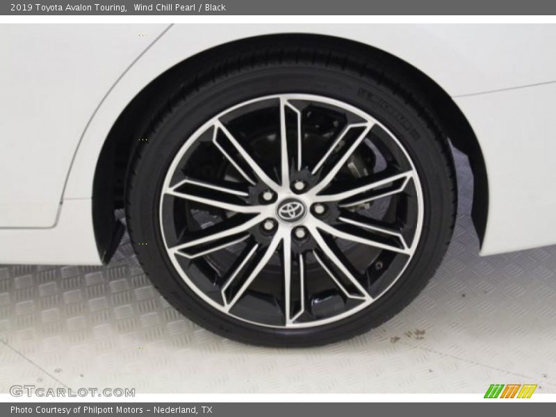 Wind Chill Pearl / Black 2019 Toyota Avalon Touring