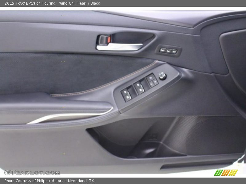 Wind Chill Pearl / Black 2019 Toyota Avalon Touring