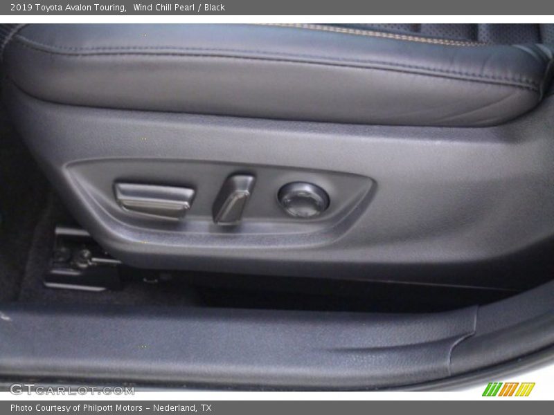 Wind Chill Pearl / Black 2019 Toyota Avalon Touring
