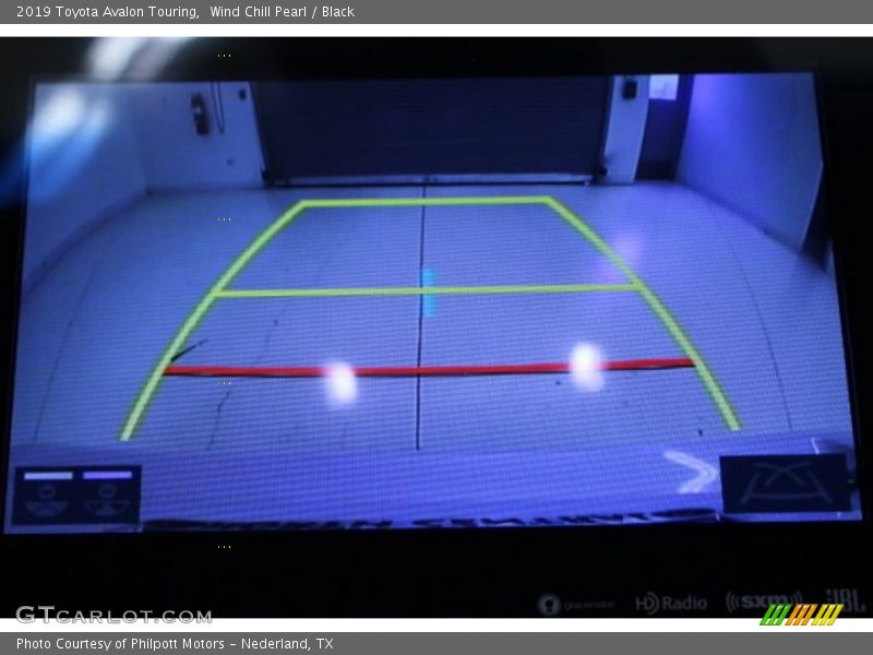 Wind Chill Pearl / Black 2019 Toyota Avalon Touring