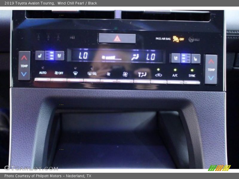 Wind Chill Pearl / Black 2019 Toyota Avalon Touring