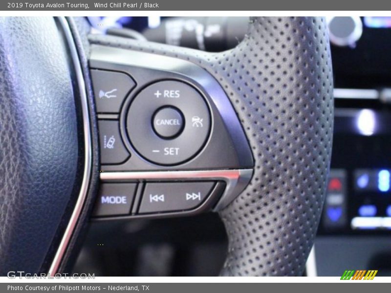 Wind Chill Pearl / Black 2019 Toyota Avalon Touring