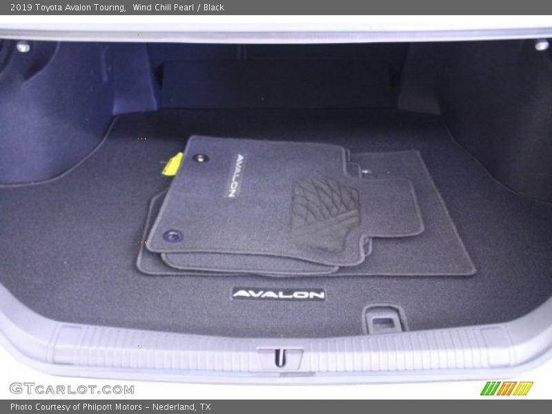 Wind Chill Pearl / Black 2019 Toyota Avalon Touring