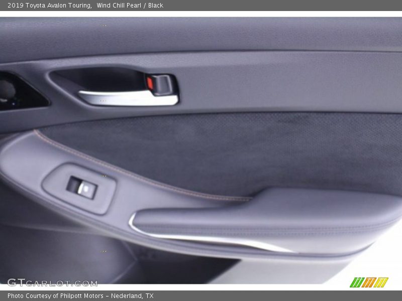 Wind Chill Pearl / Black 2019 Toyota Avalon Touring