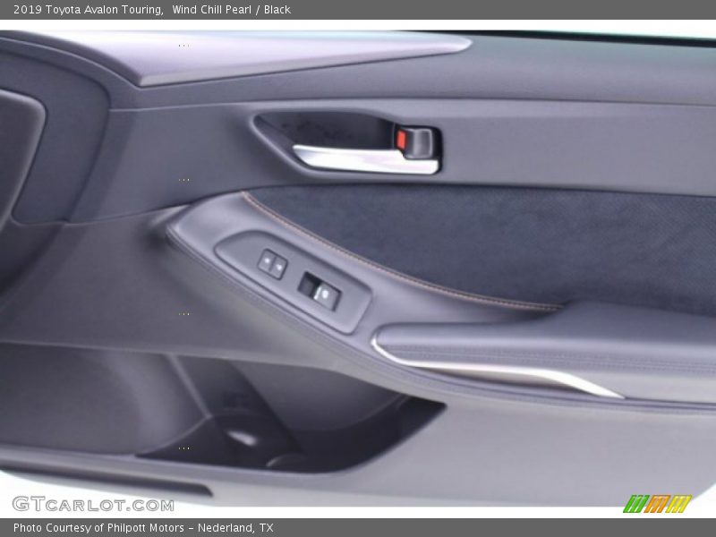 Wind Chill Pearl / Black 2019 Toyota Avalon Touring