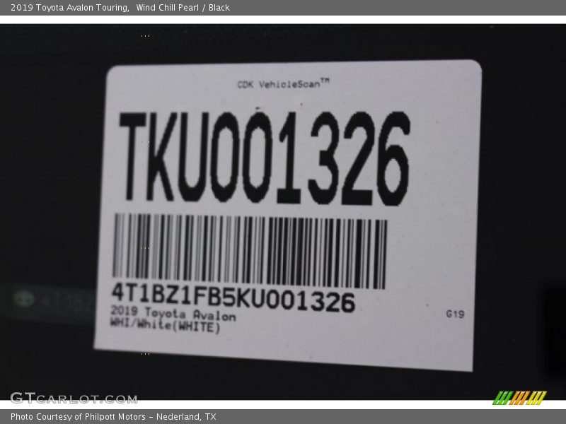 Wind Chill Pearl / Black 2019 Toyota Avalon Touring