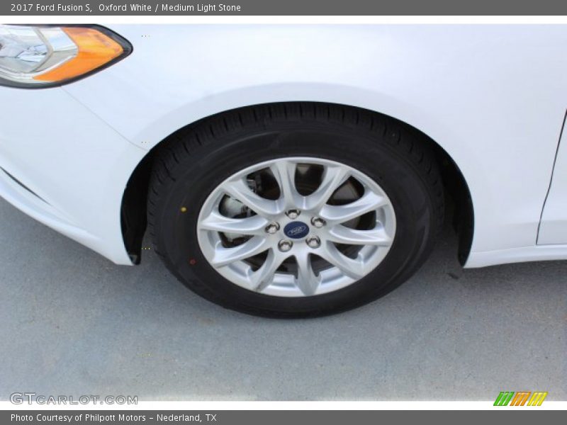 Oxford White / Medium Light Stone 2017 Ford Fusion S