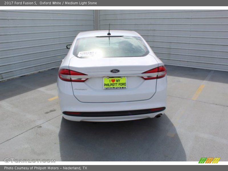 Oxford White / Medium Light Stone 2017 Ford Fusion S