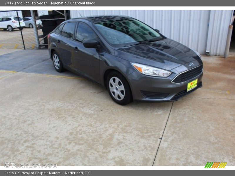 Magnetic / Charcoal Black 2017 Ford Focus S Sedan