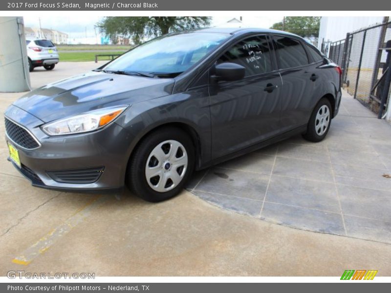 Magnetic / Charcoal Black 2017 Ford Focus S Sedan