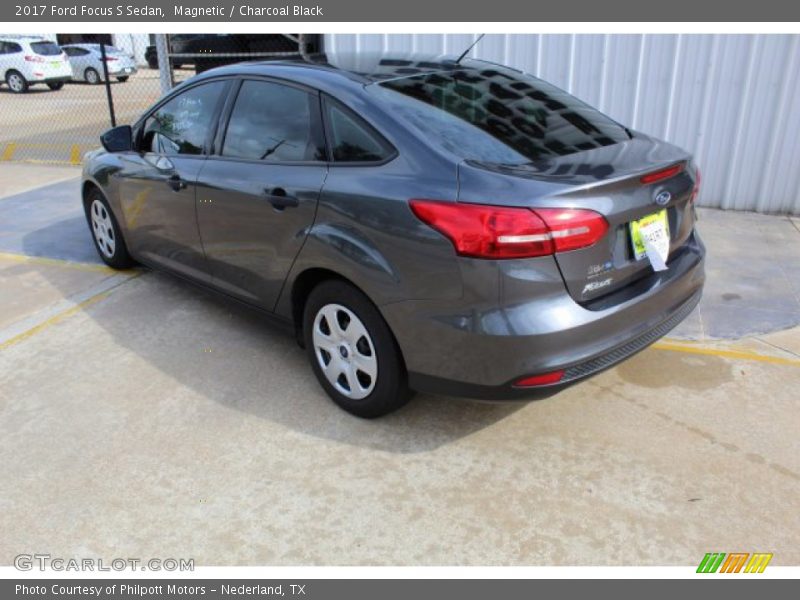Magnetic / Charcoal Black 2017 Ford Focus S Sedan