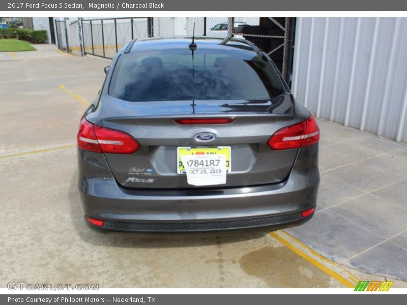Magnetic / Charcoal Black 2017 Ford Focus S Sedan