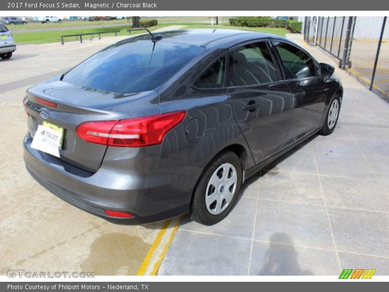 Magnetic / Charcoal Black 2017 Ford Focus S Sedan