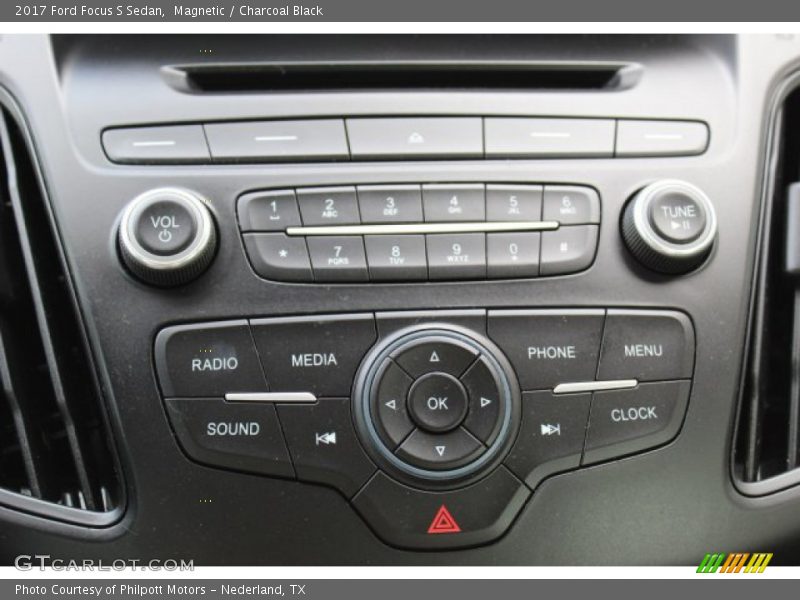 Magnetic / Charcoal Black 2017 Ford Focus S Sedan