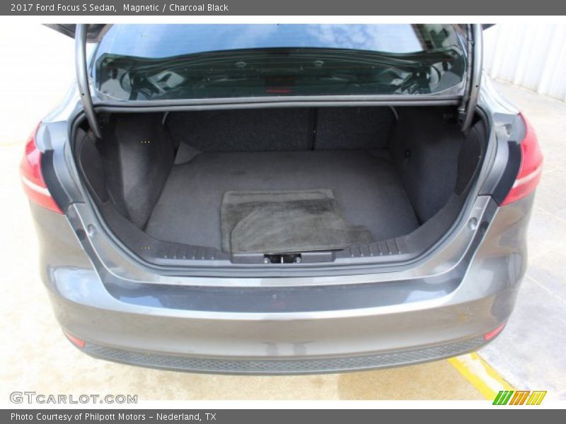 Magnetic / Charcoal Black 2017 Ford Focus S Sedan