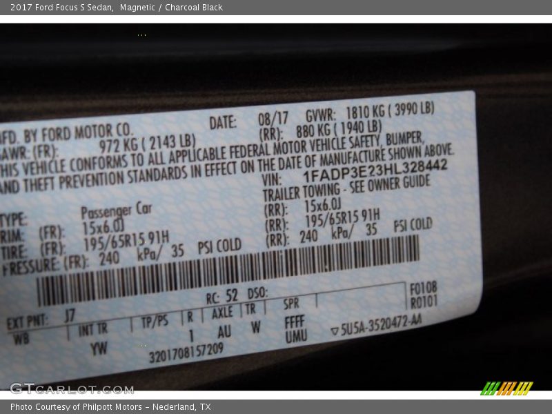 Magnetic / Charcoal Black 2017 Ford Focus S Sedan