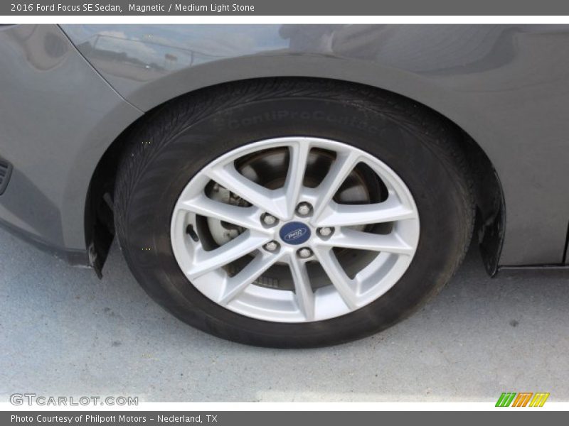 Magnetic / Medium Light Stone 2016 Ford Focus SE Sedan