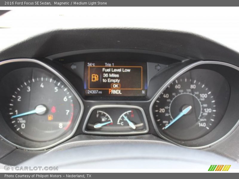 Magnetic / Medium Light Stone 2016 Ford Focus SE Sedan