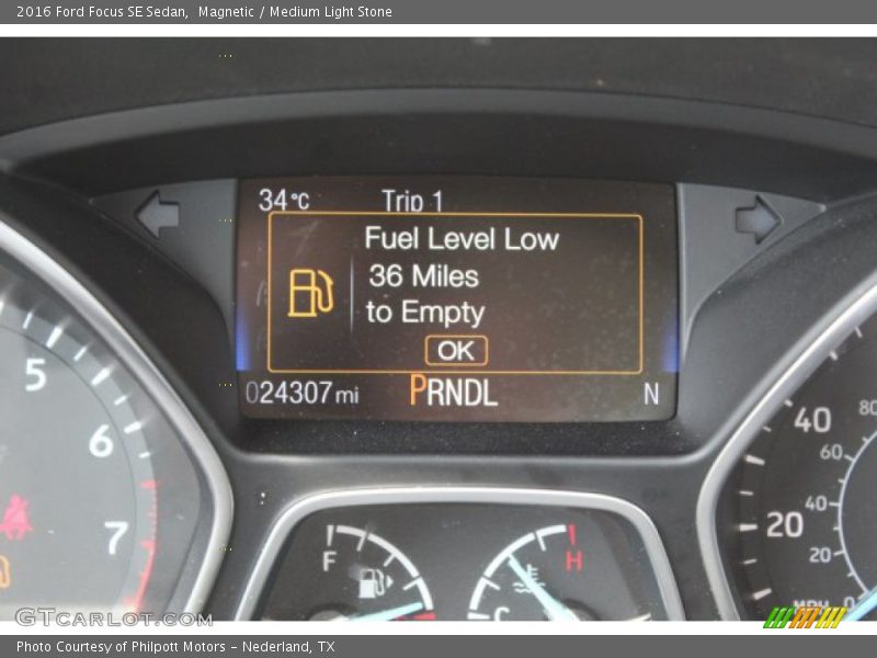 Magnetic / Medium Light Stone 2016 Ford Focus SE Sedan
