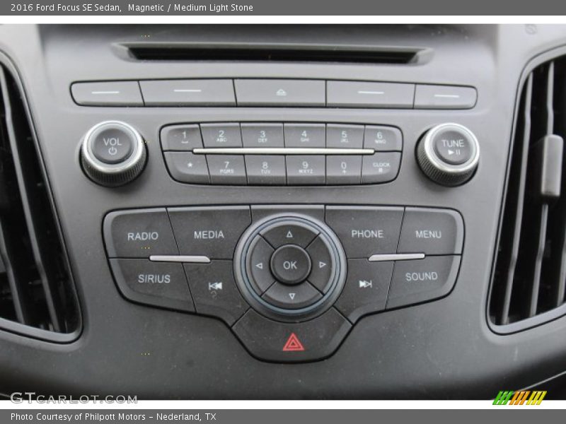 Magnetic / Medium Light Stone 2016 Ford Focus SE Sedan