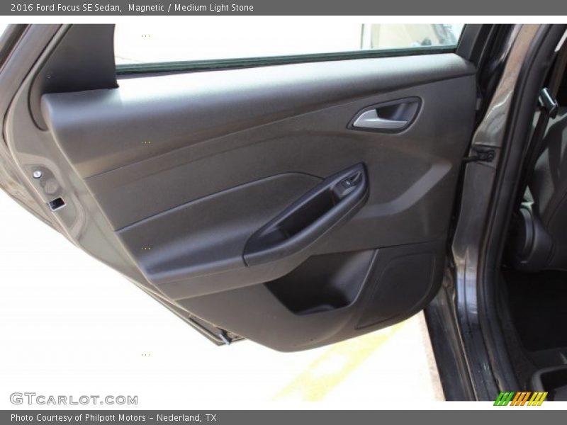 Magnetic / Medium Light Stone 2016 Ford Focus SE Sedan