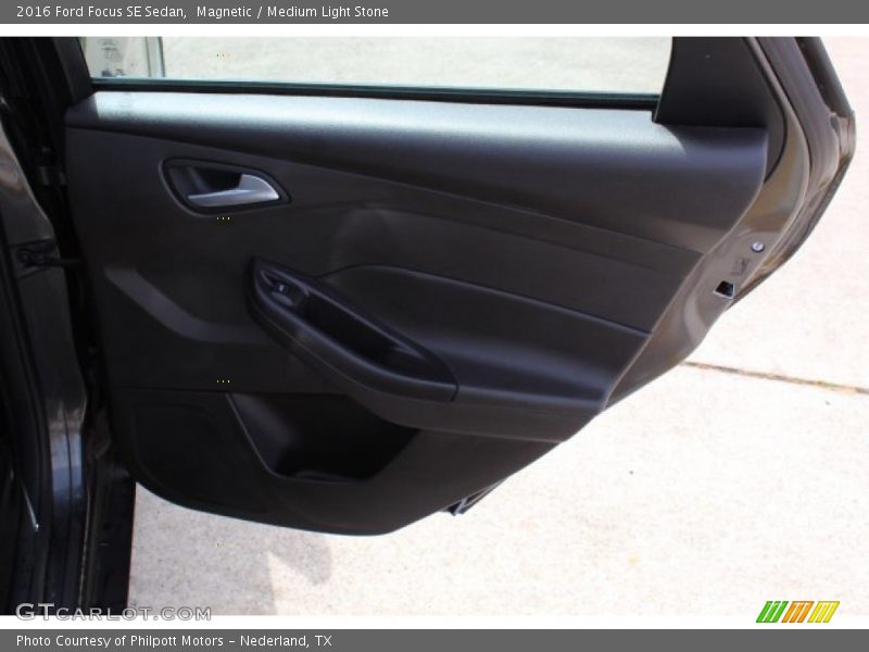 Magnetic / Medium Light Stone 2016 Ford Focus SE Sedan