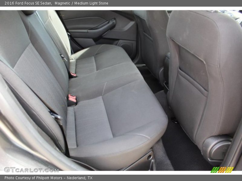 Magnetic / Medium Light Stone 2016 Ford Focus SE Sedan