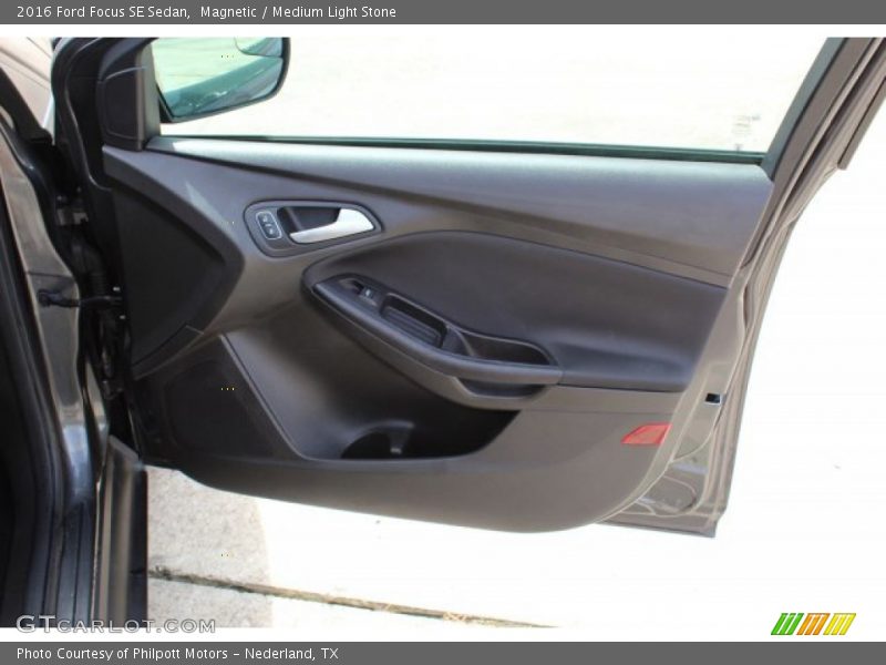 Magnetic / Medium Light Stone 2016 Ford Focus SE Sedan
