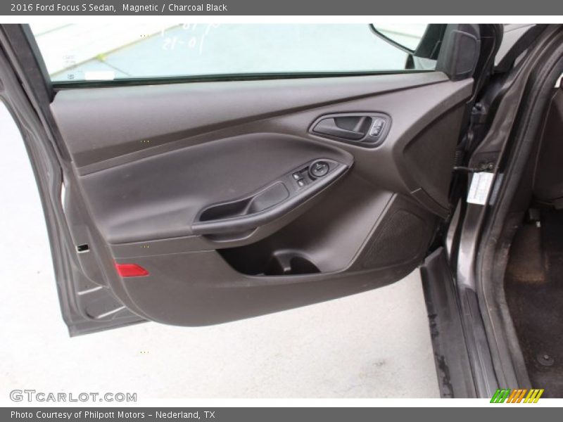 Magnetic / Charcoal Black 2016 Ford Focus S Sedan