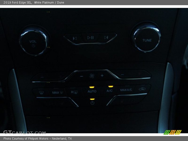 White Platinum / Dune 2019 Ford Edge SEL