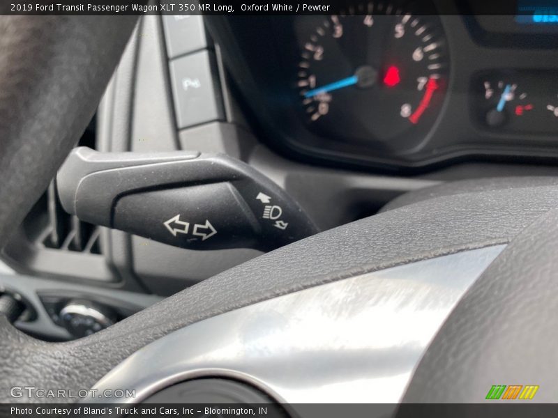 Controls of 2019 Transit Passenger Wagon XLT 350 MR Long