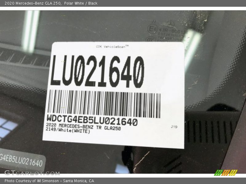Polar White / Black 2020 Mercedes-Benz GLA 250