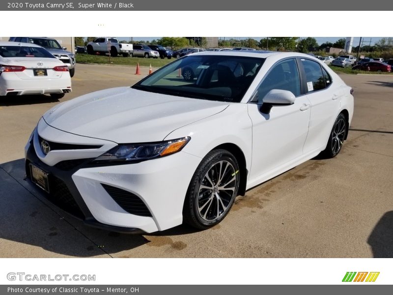 Super White / Black 2020 Toyota Camry SE