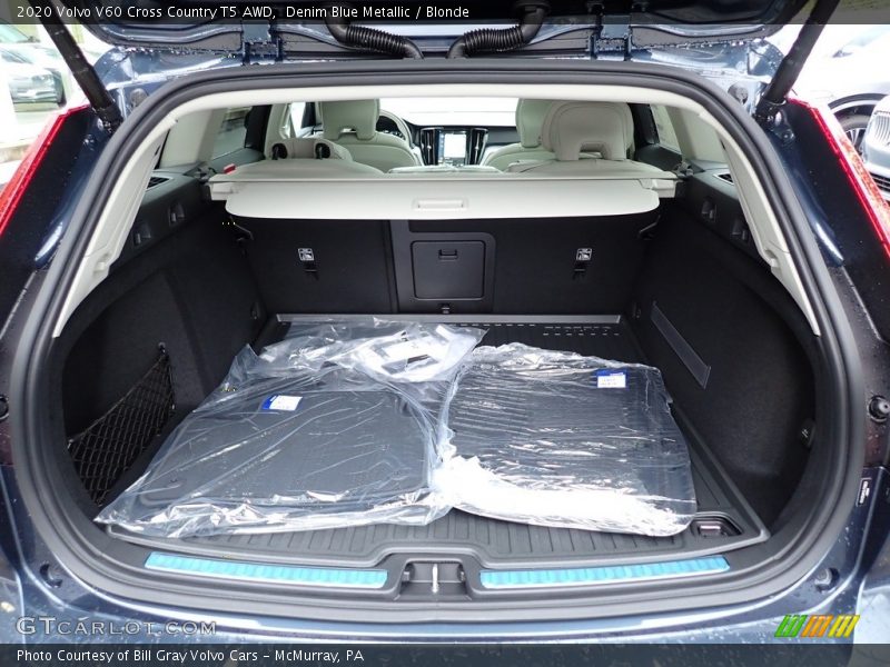  2020 V60 Cross Country T5 AWD Trunk