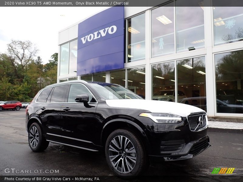 Front 3/4 View of 2020 XC90 T5 AWD Momentum