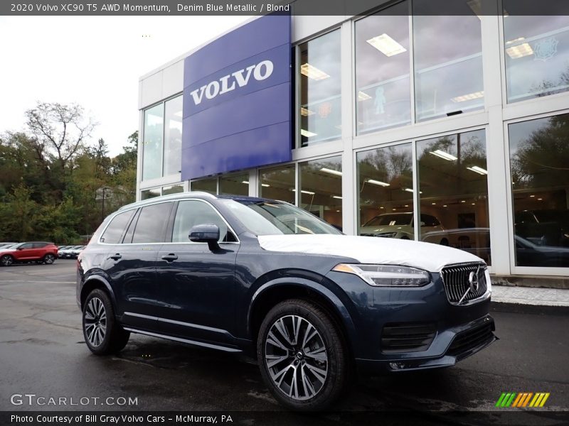 Front 3/4 View of 2020 XC90 T5 AWD Momentum