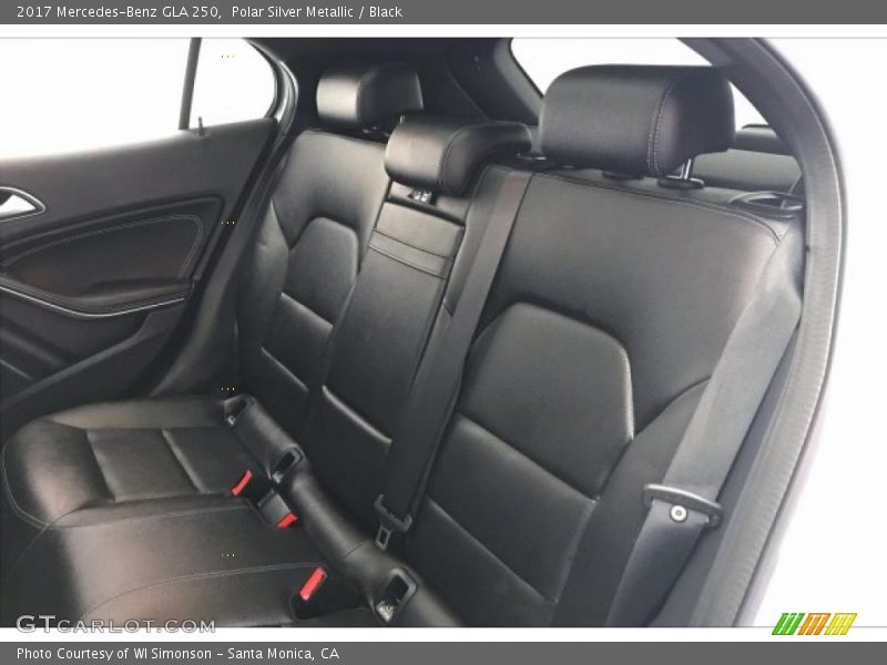 Polar Silver Metallic / Black 2017 Mercedes-Benz GLA 250